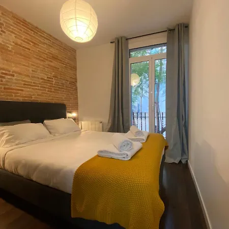 Cosy Urban Oasis 1bd In Poble Sec By Myrentalhost Appartement Barcelona